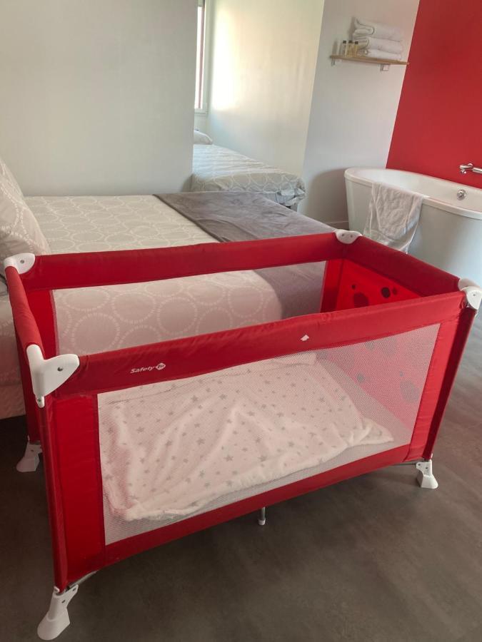 Aux Charmes Panzió Isques Kültér fotó